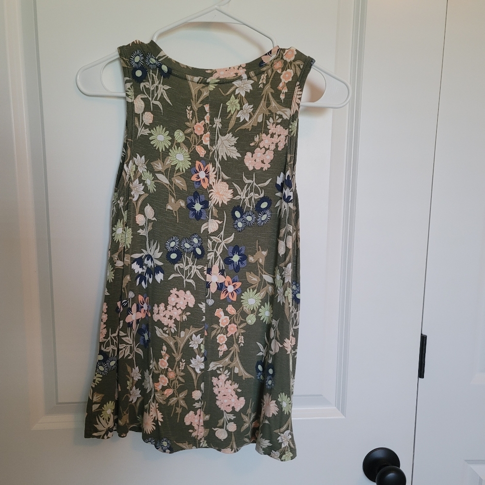 Top - Picture 2 of 2